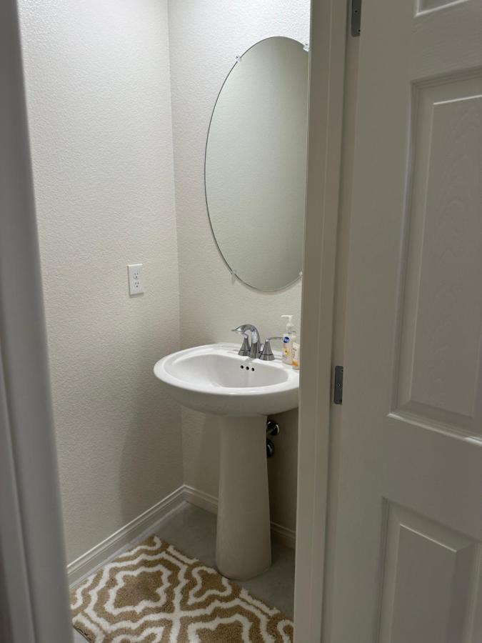 Beautiful Brand New 2 Bedroom Vegas Home! Fits 12 Or More,15-20 Minutes From Lv Strip Лас-Вегас Экстерьер фото