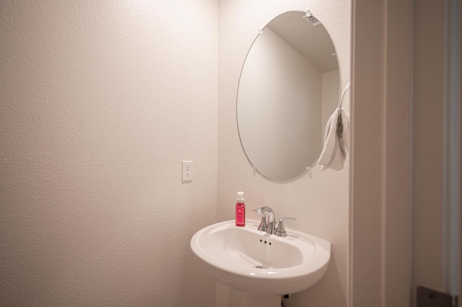 Beautiful Brand New 2 Bedroom Vegas Home! Fits 12 Or More,15-20 Minutes From Lv Strip Лас-Вегас Экстерьер фото